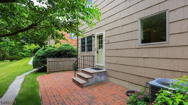 10 Cowperthwaite Sq, Westfield Town, NJ 07090