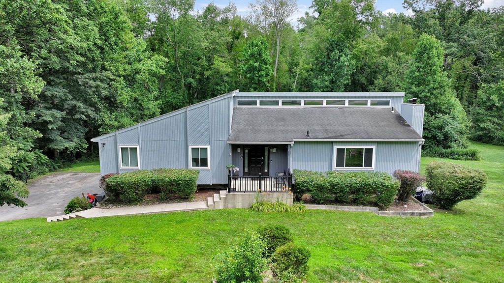 49 Flower Road, Hopewell Junction, NY 12533