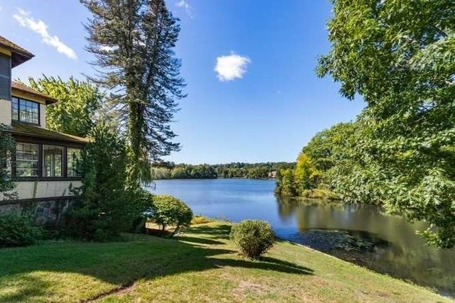 7 Lakeview Terrace, Winchester, MA 01890