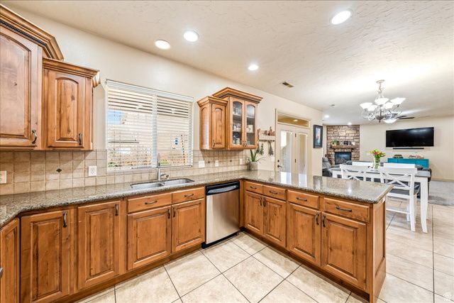 300 W 2350 S, Washington, UT 84780