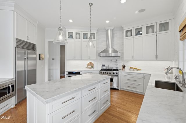 300 Lake Manor Road, Chapel Hill, NC 27516