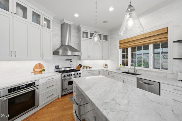 300 Lake Manor Road, Chapel Hill, NC 27516