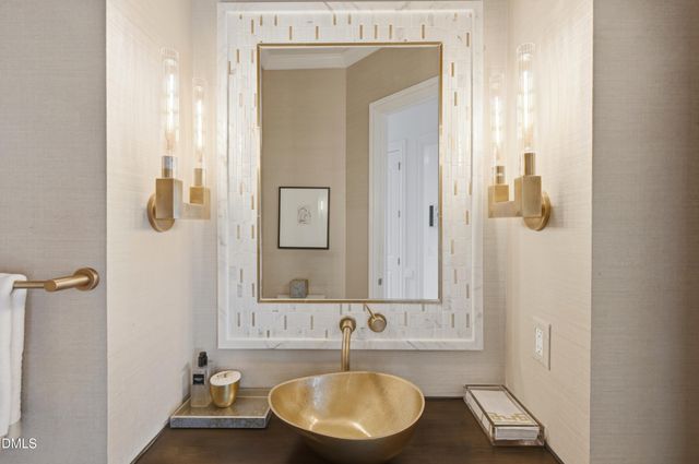 300 Lake Manor Road, Chapel Hill, NC 27516