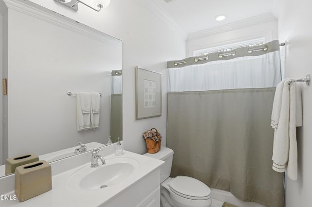 300 Lake Manor Road, Chapel Hill, NC 27516