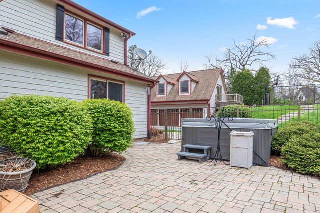 16995 Small ROAD, New Berlin, WI 53151
