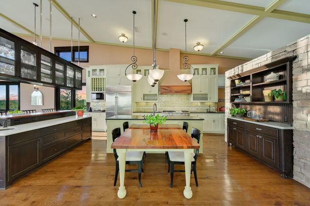 8700 Crest View RD, Austin, TX 78737