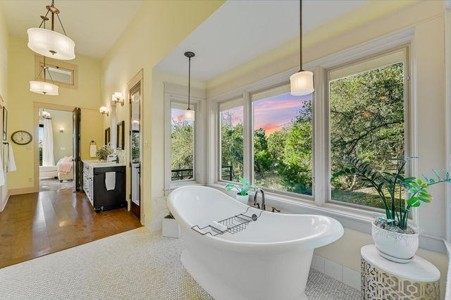 8700 Crest View RD, Austin, TX 78737