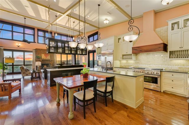 8700 Crest View RD, Austin, TX 78737