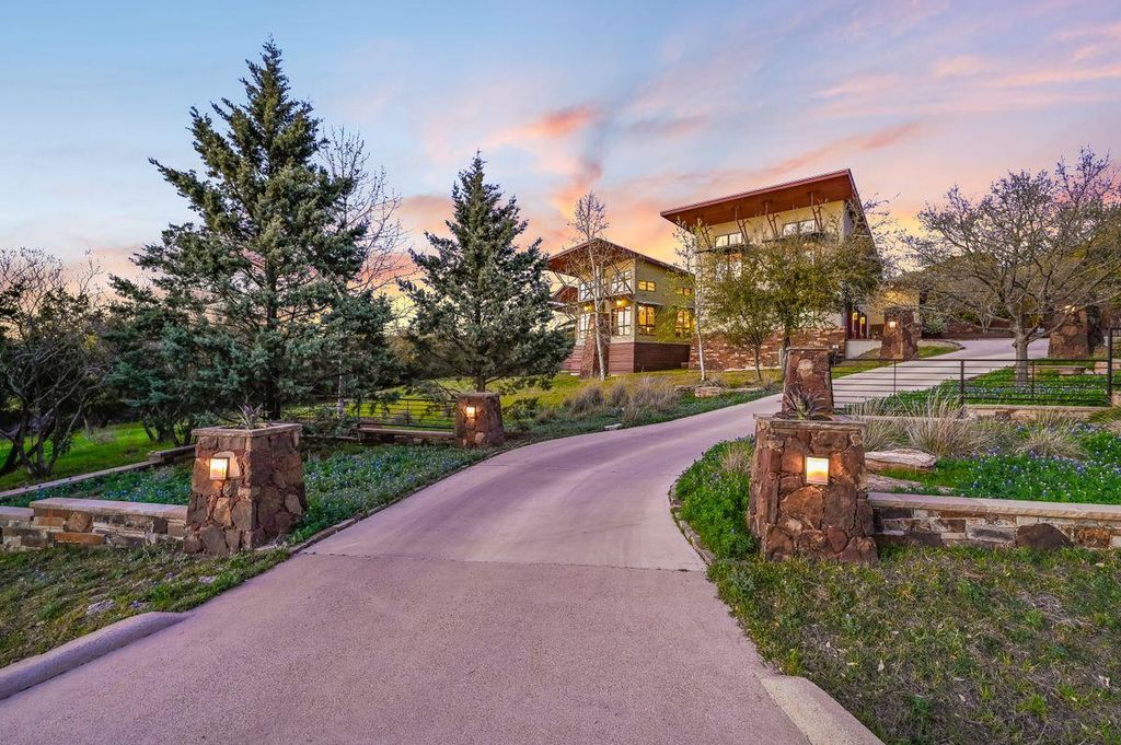 8700 Crest View RD, Austin, TX 78737
