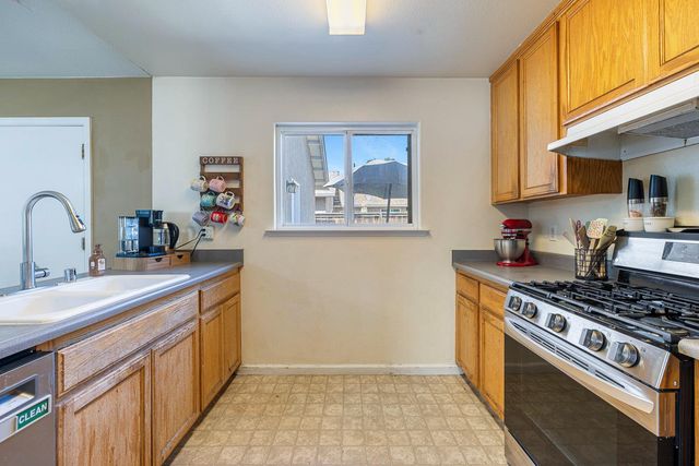 1567 Lacreta Avenue, Madera, CA 93638
