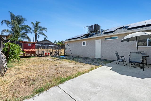 1567 Lacreta Avenue, Madera, CA 93638