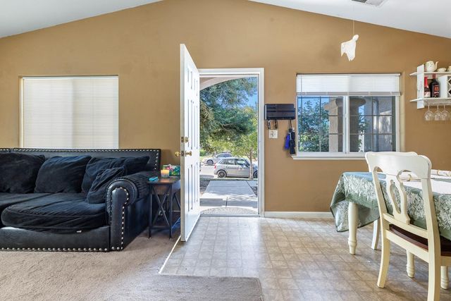 1567 Lacreta Avenue, Madera, CA 93638