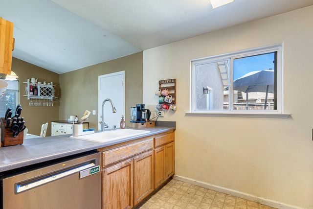 1567 Lacreta Avenue, Madera, CA 93638