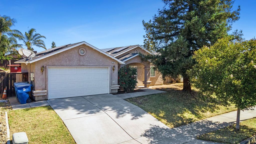 1567 Lacreta Avenue, Madera, CA 93638