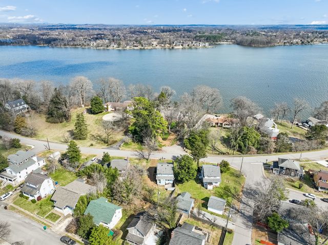1302 Riverside Rd, Old Hickory, TN 37138