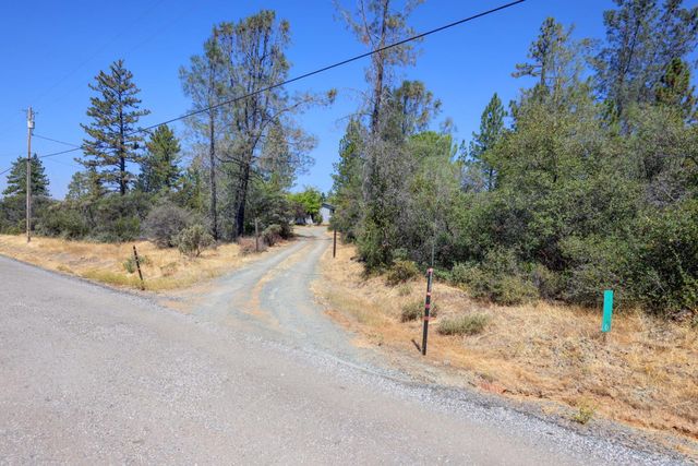 14526 McCourtney Rd, Grass Valley, CA 95949