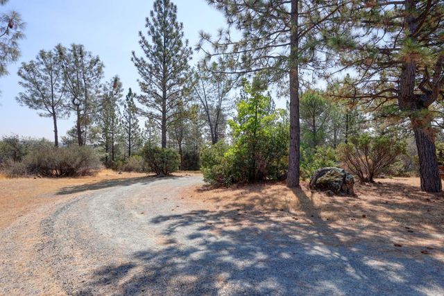 14526 McCourtney Rd, Grass Valley, CA 95949