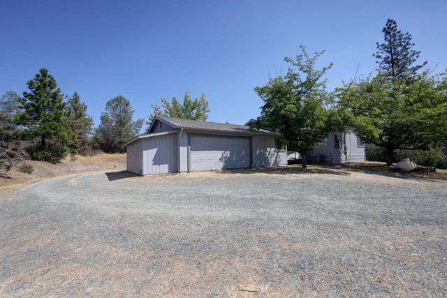 14526 McCourtney Rd, Grass Valley, CA 95949