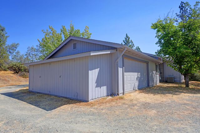 14526 McCourtney Rd, Grass Valley, CA 95949