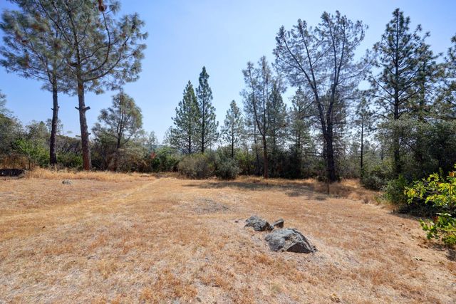 14526 McCourtney Rd, Grass Valley, CA 95949