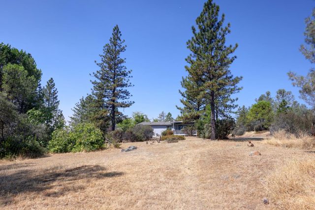 14526 McCourtney Rd, Grass Valley, CA 95949