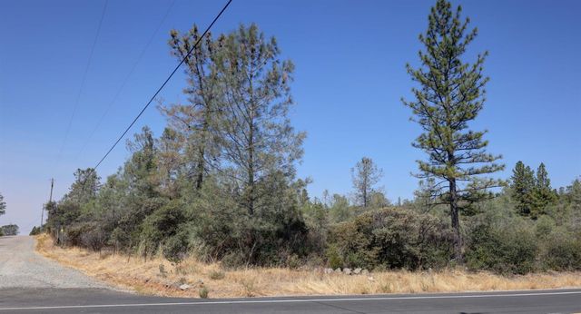 14526 McCourtney Rd, Grass Valley, CA 95949