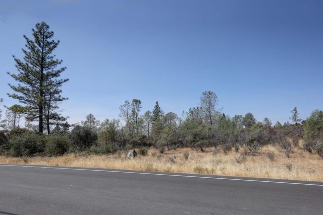 14526 McCourtney Rd, Grass Valley, CA 95949