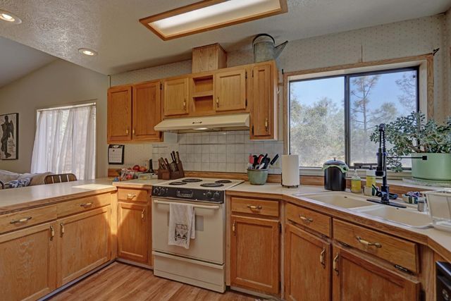 14526 McCourtney Rd, Grass Valley, CA 95949