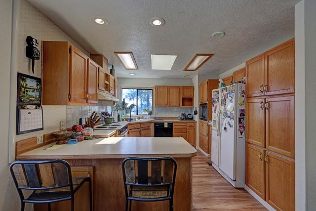 14526 McCourtney Rd, Grass Valley, CA 95949