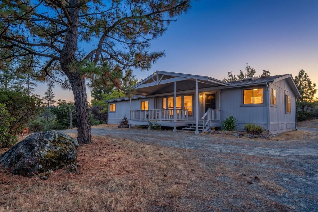 14526 McCourtney Rd, Grass Valley, CA 95949