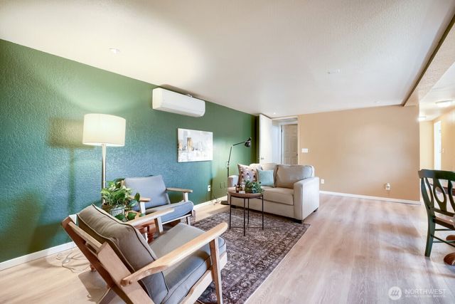 909 SW Langston Road, Renton, WA 98057