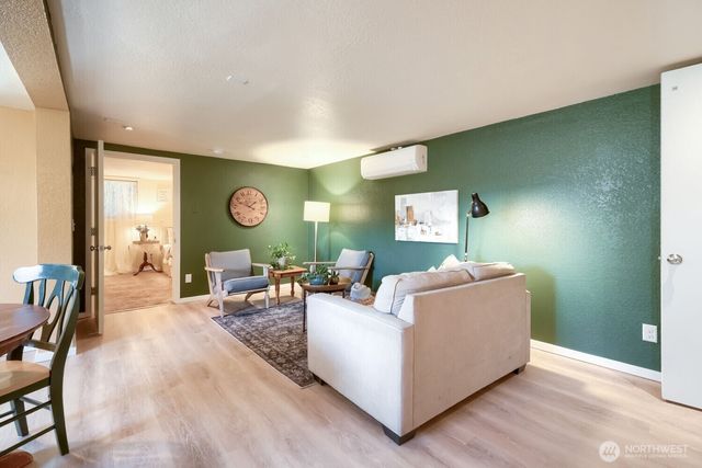 909 SW Langston Road, Renton, WA 98057