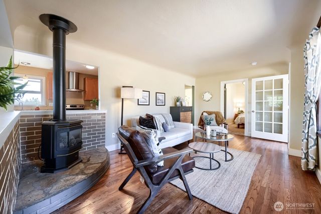 909 SW Langston Road, Renton, WA 98057