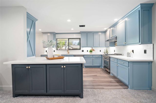 10111 Brinwood Drive, Houston, TX 77043