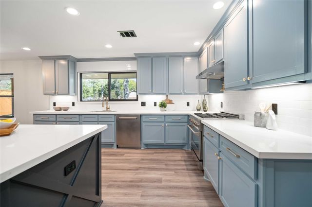10111 Brinwood Drive, Houston, TX 77043