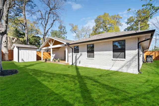 10111 Brinwood Drive, Houston, TX 77043
