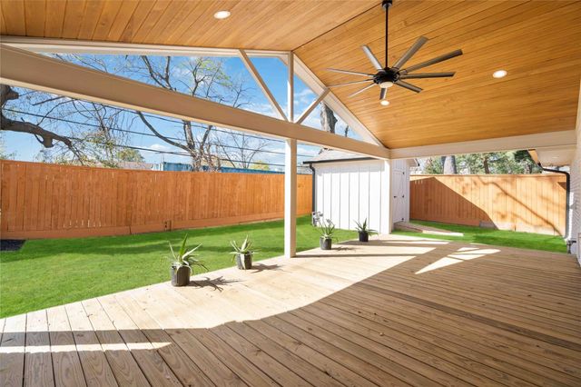10111 Brinwood Drive, Houston, TX 77043