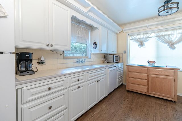 245 School Ave, Oakdale, CA 95361