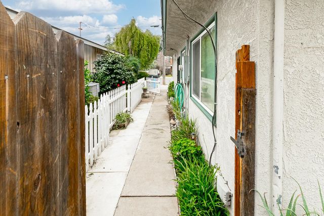 245 School Ave, Oakdale, CA 95361