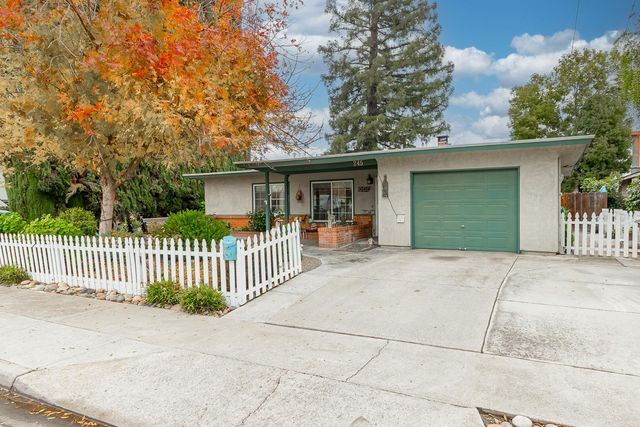 245 School Ave, Oakdale, CA 95361