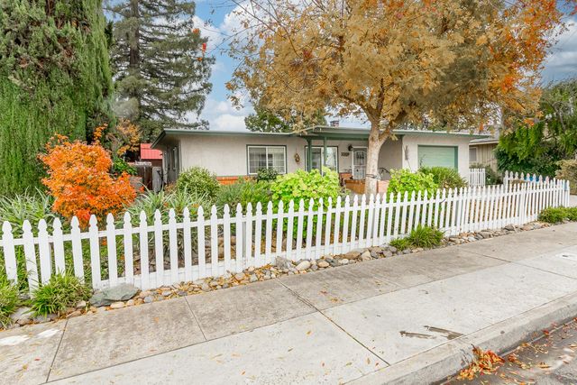 245 School Ave, Oakdale, CA 95361