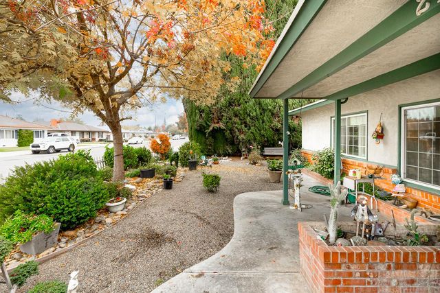 245 School Ave, Oakdale, CA 95361