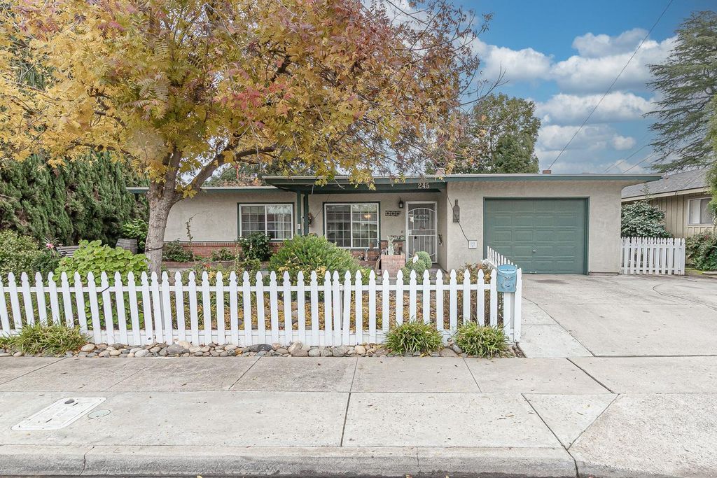 245 School Ave, Oakdale, CA 95361