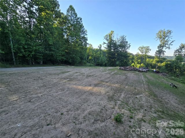 1480 Davis Mountain Road, Hendersonville, NC 28739