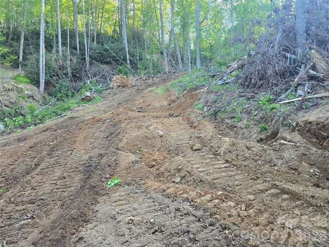 1480 Davis Mountain Road, Hendersonville, NC 28739