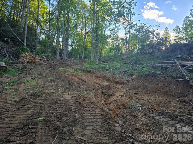 1480 Davis Mountain Road, Hendersonville, NC 28739