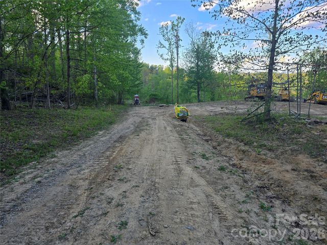 1480 Davis Mountain Road, Hendersonville, NC 28739