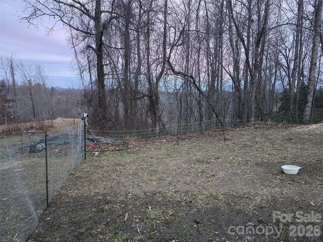 1480 Davis Mountain Road, Hendersonville, NC 28739
