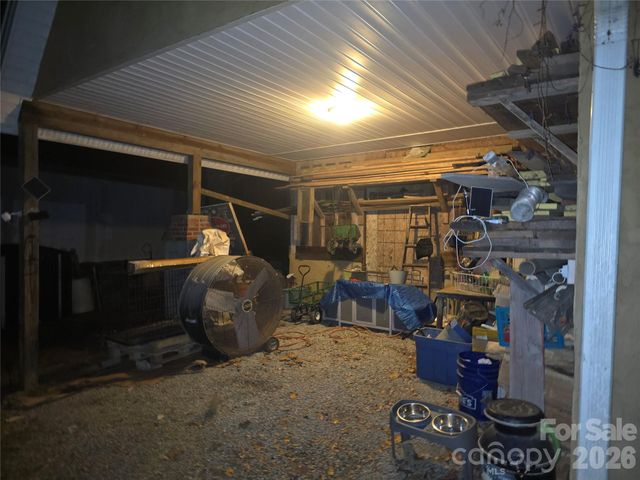 1480 Davis Mountain Road, Hendersonville, NC 28739