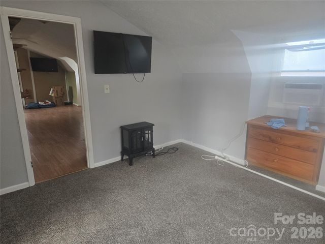 1480 Davis Mountain Road, Hendersonville, NC 28739